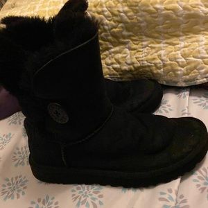 Ugg. Girls. 6
